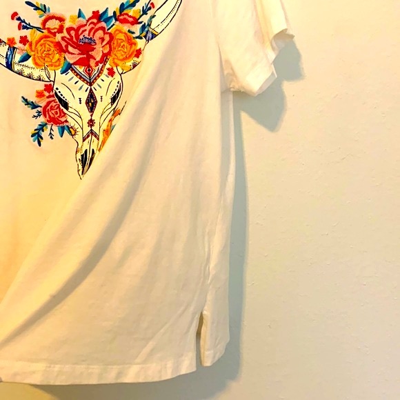 SAVANNA JANE hand embroidered T-shirt | Size M | 100% cotton - Picture 6 of 8